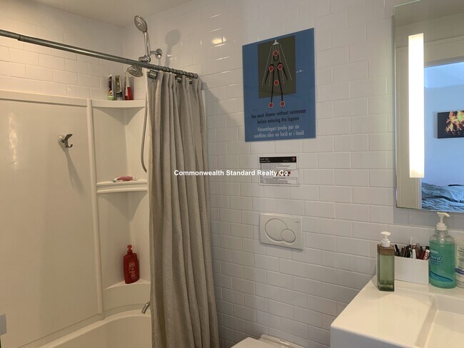 Building Photo - 126 Charles St