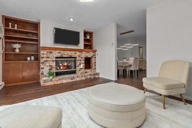 Building Photo - 1140 Manor Dr