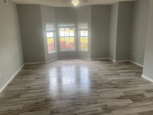 Building Photo - **Move In Special 25% of first month's ren...