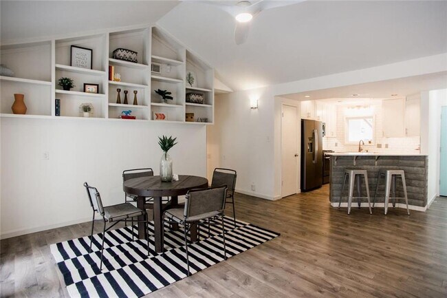 Building Photo - 5139 Meadow Creek Dr