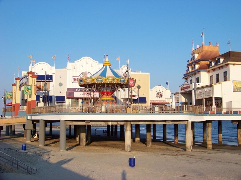 Building Photo - 2924 1/2 Bernardo De Galvez Ave