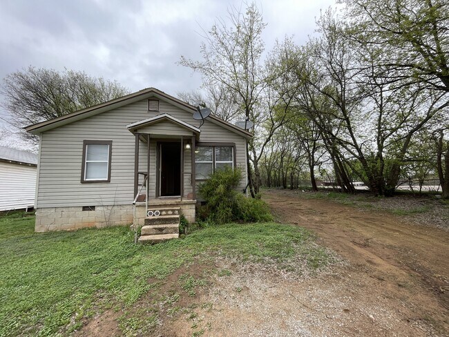 Building Photo - 602 W Oklahoma Ave