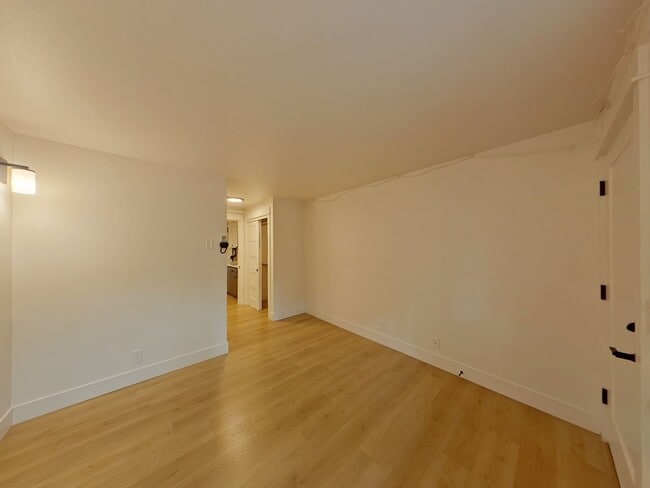 Building Photo - 685-695 East 16th Alley