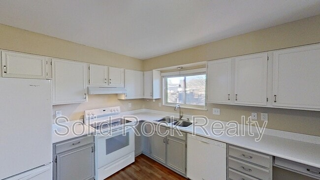 Building Photo - 6505 Wicklow Cir E