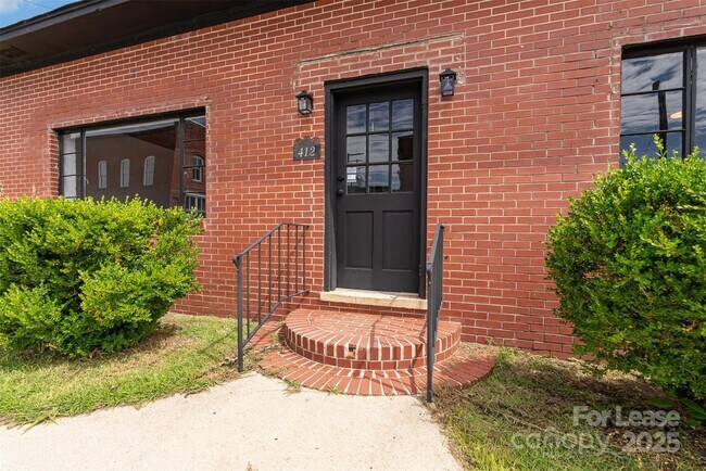 Building Photo - 412 Flat Dr