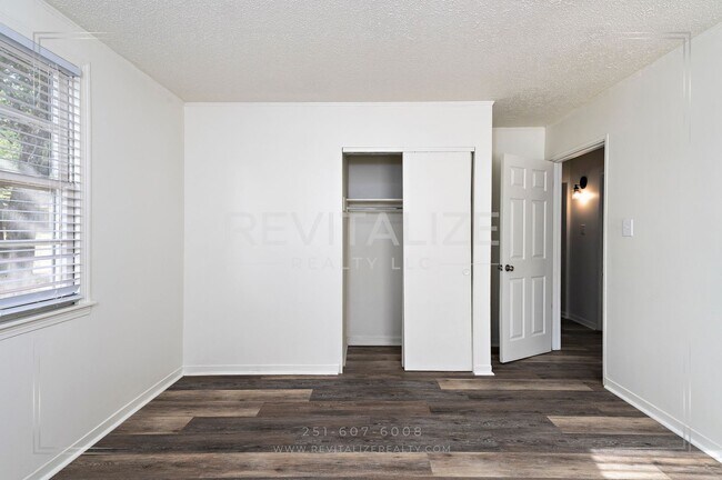 Building Photo - HALF-DEPOSIT SPECIAL!! Updated Brick 3 Bed 1 Bath Home with Huge Yard on Quiet Street!