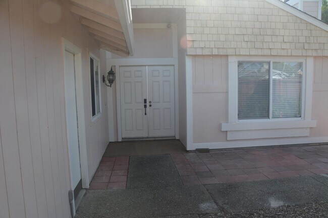 Building Photo - Sharp Pittsburg 3/2