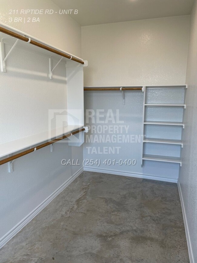 Building Photo - 211 Riptide Rd