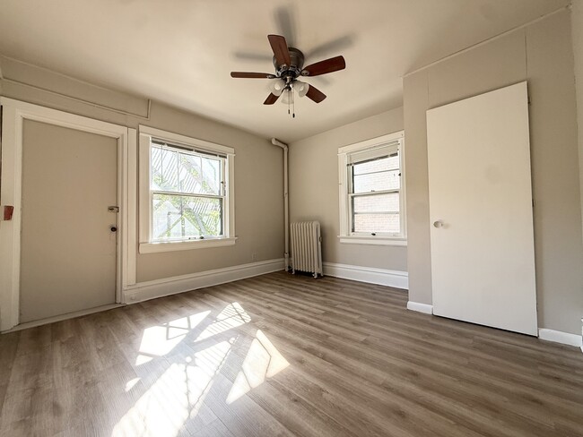 Building Photo - 201 N Pinckney St
