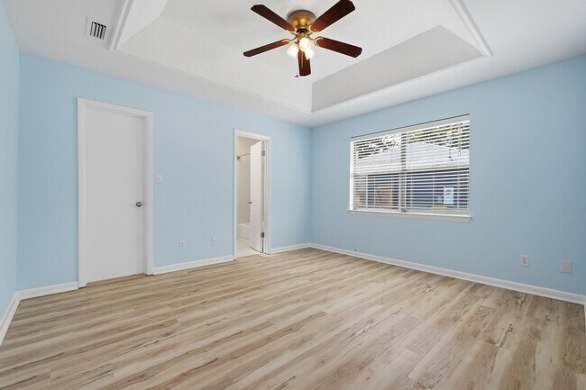Building Photo - 349 Primrose Cir