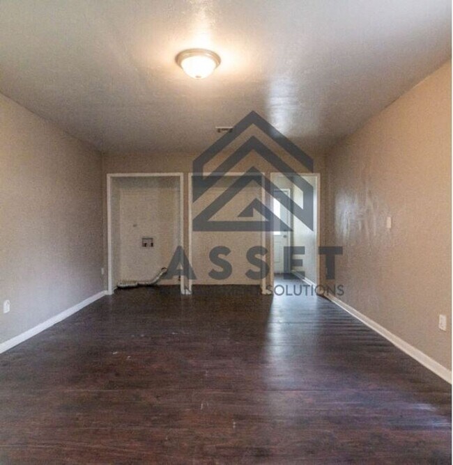 Building Photo - 316 E Harmon Dr