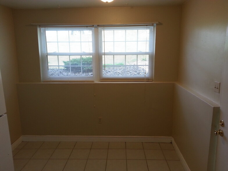 Kitchen - 102 Braden Ct