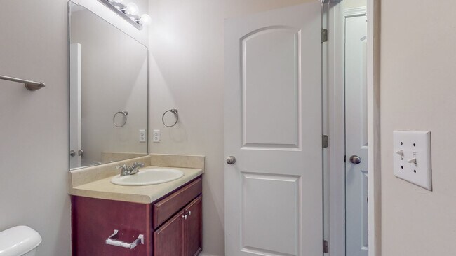 Building Photo - Townhome living in Richmond Hill's Creekside Subdivision - Community Pool and Playground