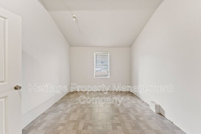 Building Photo - 515 Mitchell Ave