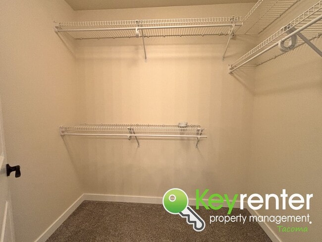 Building Photo - Newly Updated 5-Bedroom Home in Quiet Span...