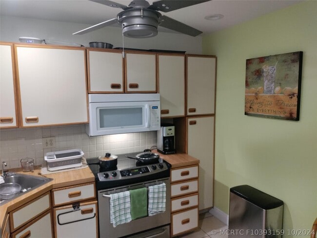 Building Photo - 2852 Carambola Cir S
