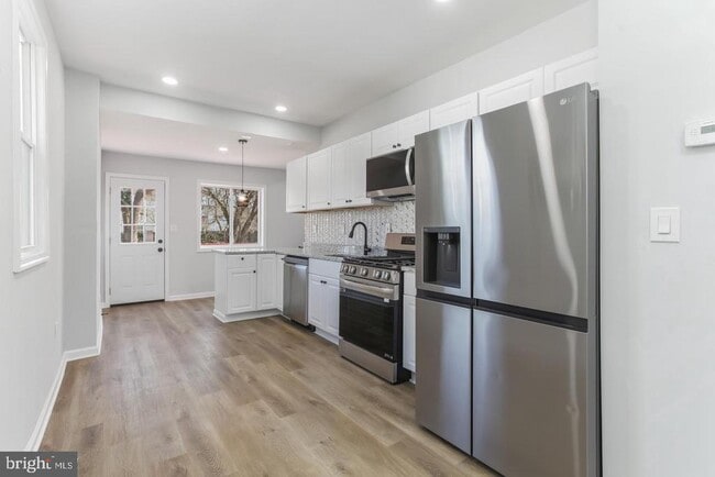 Building Photo - 6613 Fairmount Ave