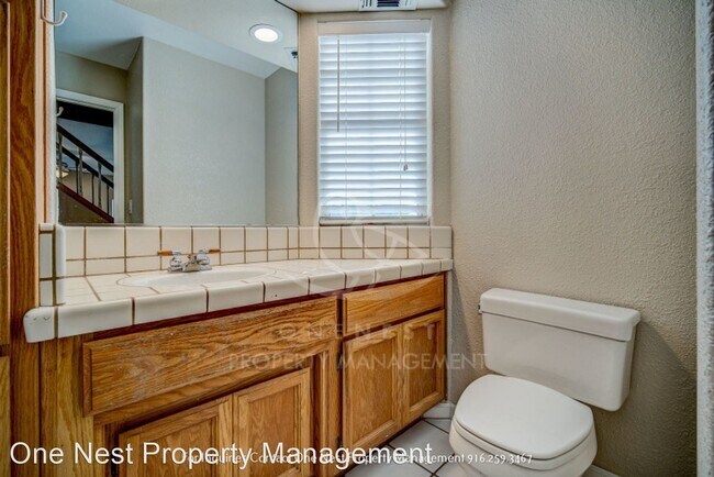 Building Photo - 3 br, 2.5 bath House - 4947 Hemlock Street