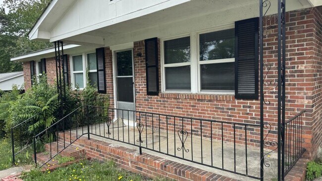 Building Photo - 457 Hickory Ridge Dr