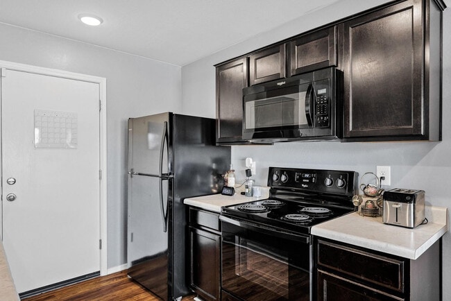 Building Photo - 30517 N Oak Dr