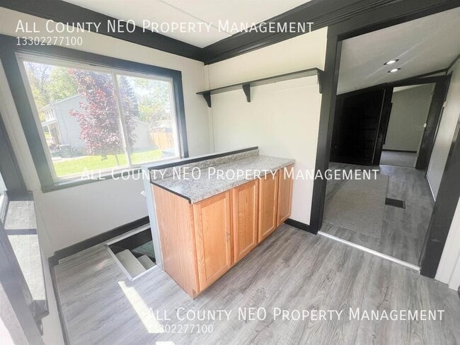 Building Photo - 2349 Bellfield Ave