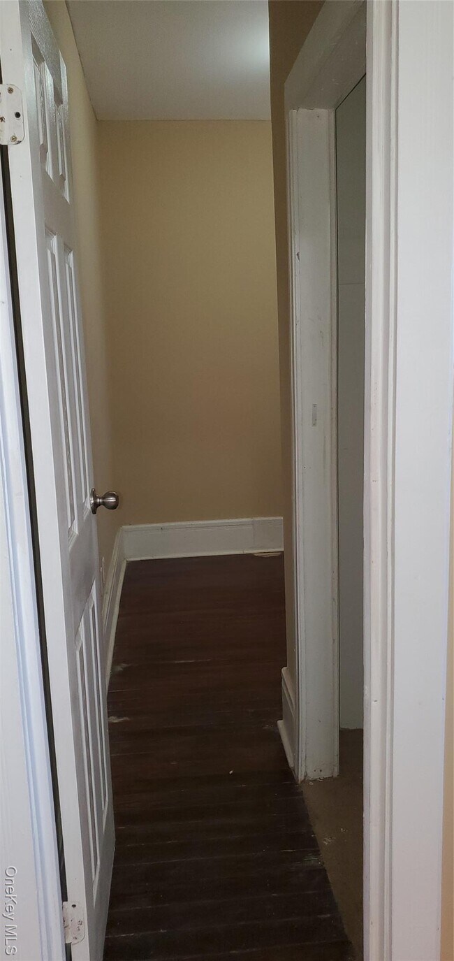 Building Photo - 197 Winnikee Ave