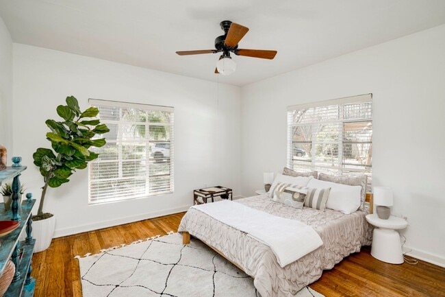 Building Photo - J07