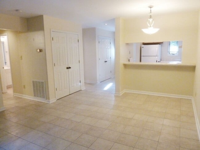 Building Photo - Available Now! Updated 2br 2ba Garden-Style Condo in Mill Creek! Walk to Campus