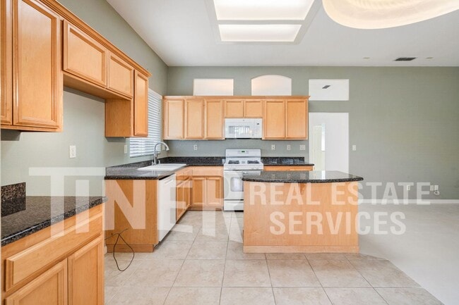 Building Photo - 4 Bedroom Elk Grove Home in Desireable Sch...