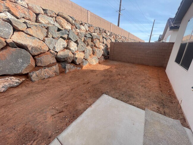 Building Photo - 82 Camino Borde