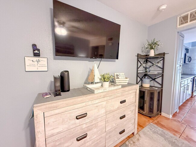 Building Photo - 14898 Granada Dr