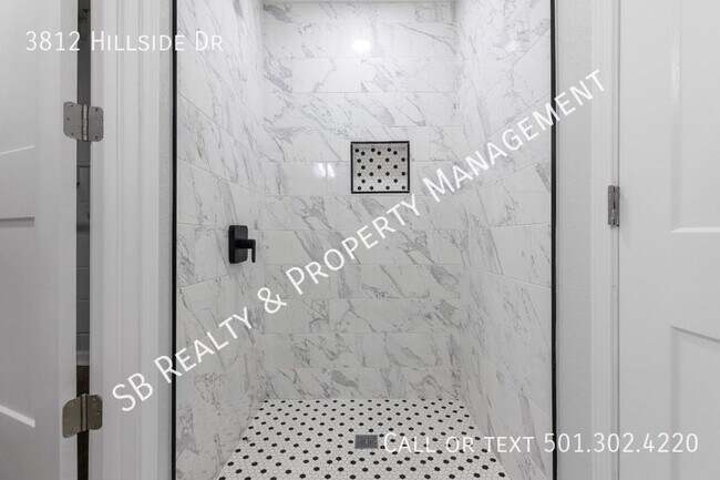 Building Photo - 3812 Hillside Dr