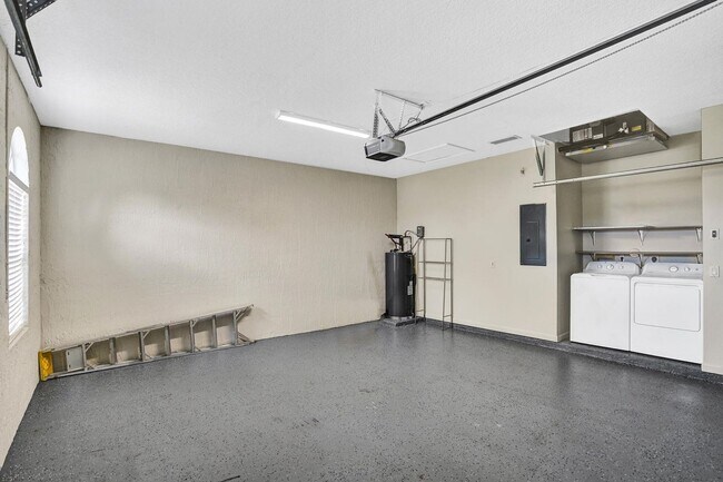 Building Photo - 16658 La Mesa Dr