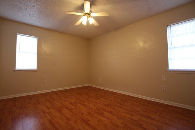 Building Photo - TOUR TODAY! Willow Park Town Homes- (Unit 20) 2 Bedroom Town house for Rent in Lindale!