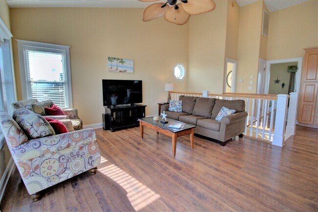 Building Photo - Pet Friendly Off Season Rental 4 Bedroom Oceanfront next to North Topsail Seaview Pier 12/1/2025 ...