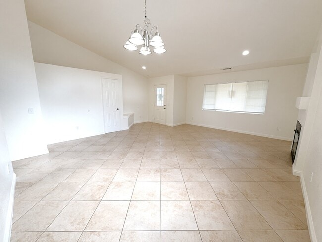 Building Photo - 13654 Opal Cir