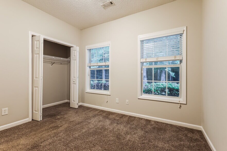 Building Photo - 329 Westhill Dr