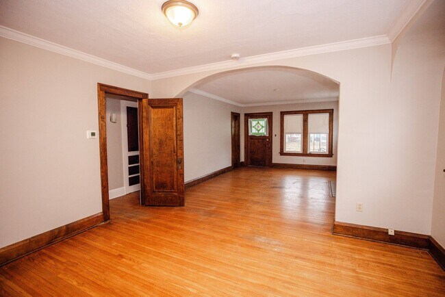 Building Photo - Beautiful two bedroom home with bonus room, fenced in back yard, garage, and full basement!