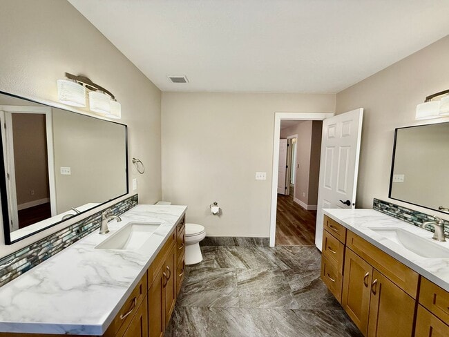 Building Photo - 389 E 500 S