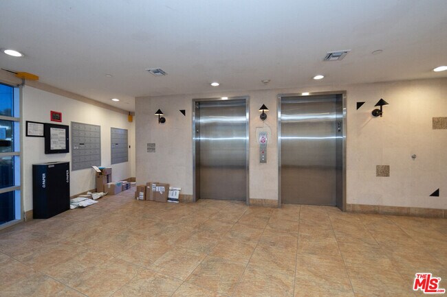 Building Photo - 171 N Church Ln