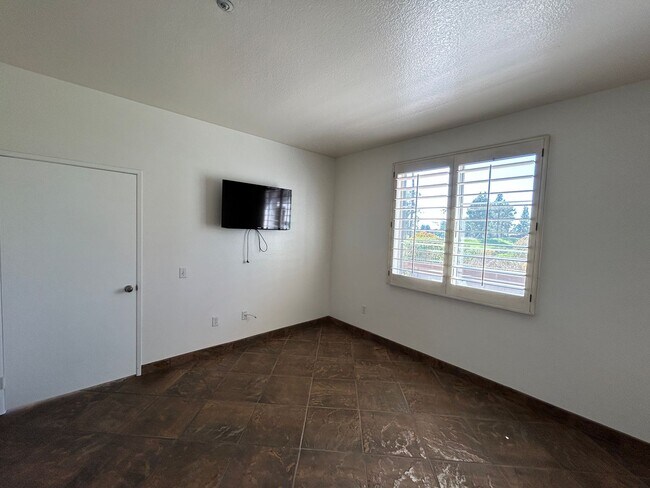 Building Photo - Beautiful 2 Bed 2 Bath Tustin Ranch Condo With Golf Course Views!