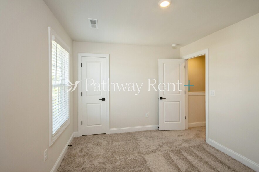 Building Photo - 123 Wembury Ln