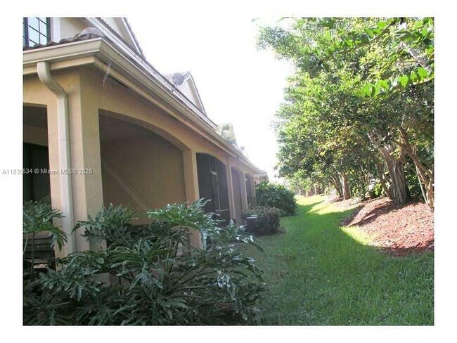 Building Photo - 3809 Tree Top Dr