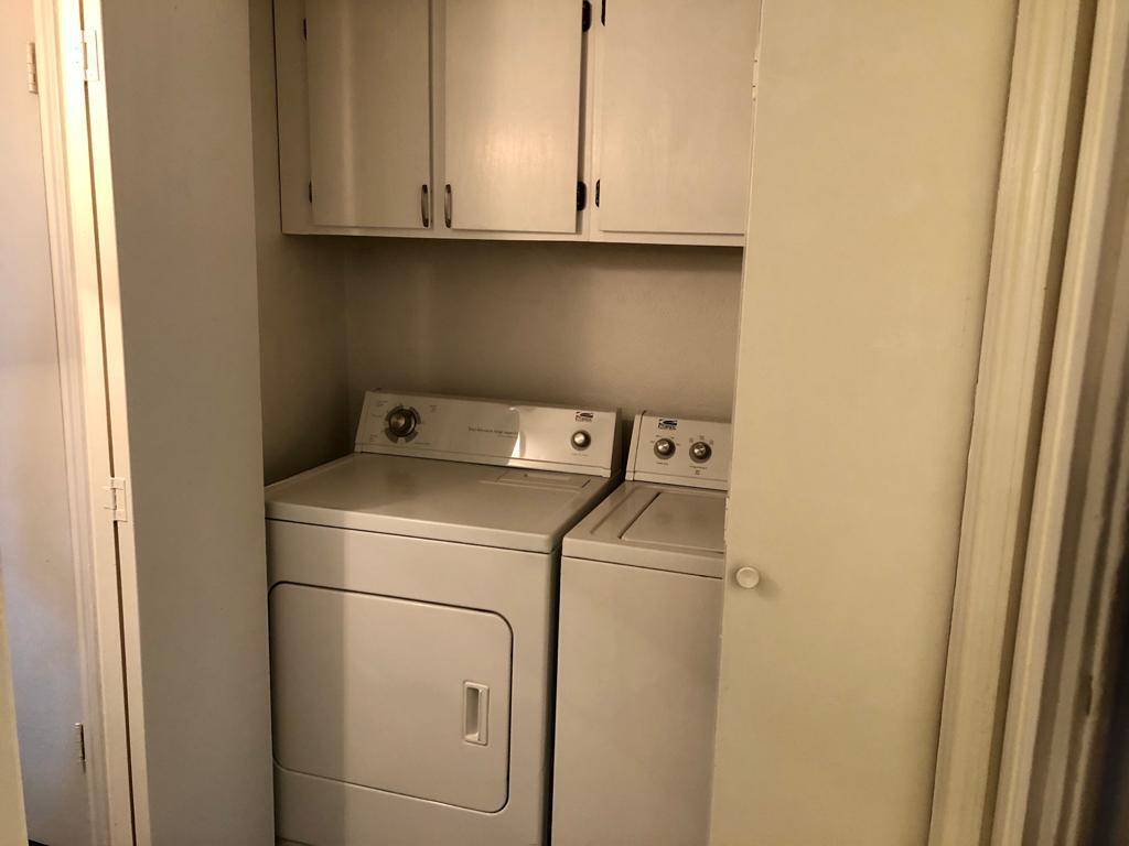 Building Photo - 9520 Royal Ln