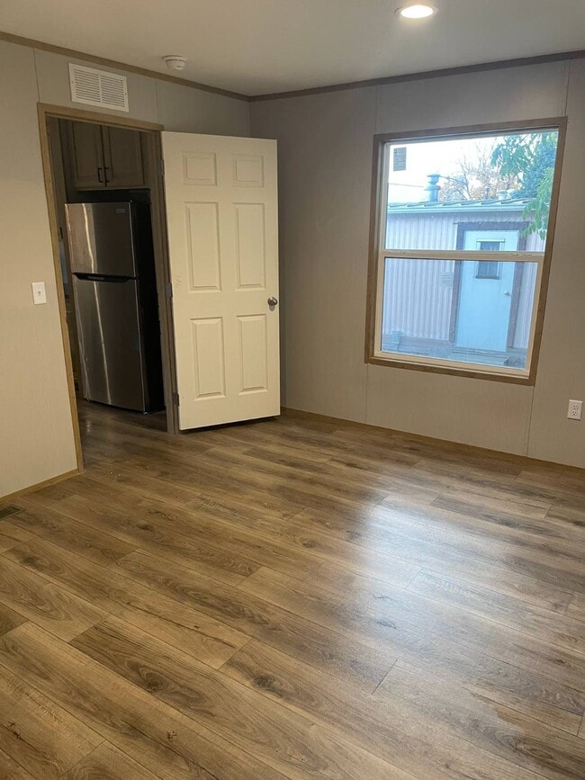 Building Photo - 13 Rena Dr