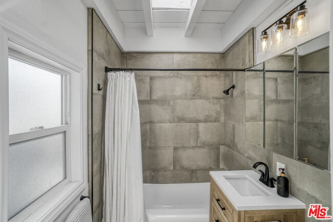 Building Photo - 4400 Ocean Dr