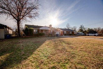 Building Photo - 4 Bed | 2 Bath in Midtown!