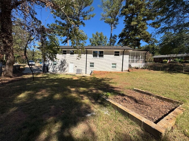 Building Photo - 3702 Chesapeake Way