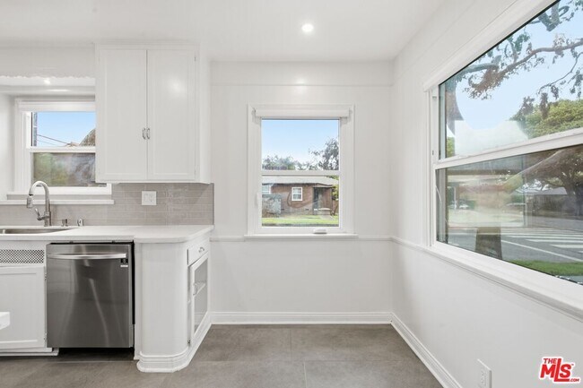 Building Photo - 4236 Elenda St