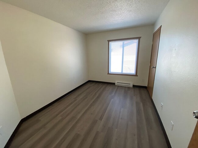 Building Photo - Spacious 3 bed, 1 bath West Fargo!